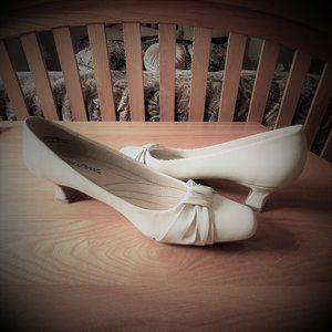 Easy Street Waive Pumps